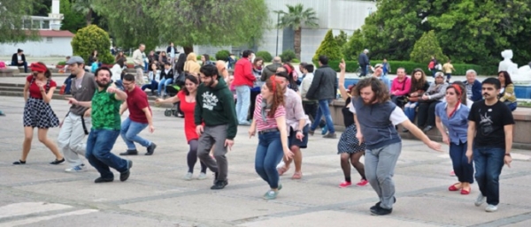 Cazın Dans Hali Lindy Hop Çılgınlığı İzmir`i Sardı